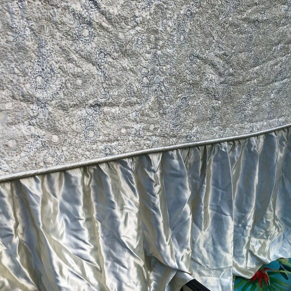 Vintage Satin Embroidered Bedspread Coverlet Ruffled Glam light Yellow Gold - Picture 6 of 12